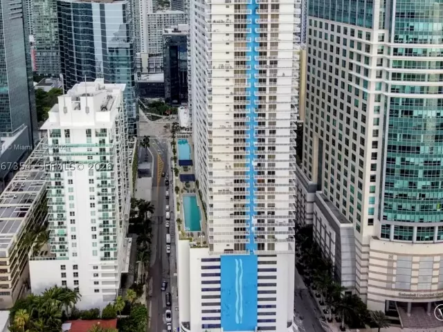 1-bedroom condo for sale in Miami - 1200 Brickell Bay Dr 4217 - MondialRealty