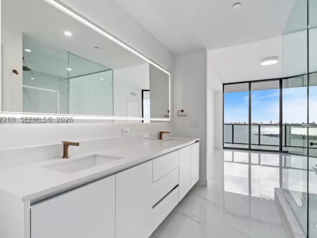 2-bedroom condo for sale in Miami - 700 NE 24th ST 1806 - MondialRealty