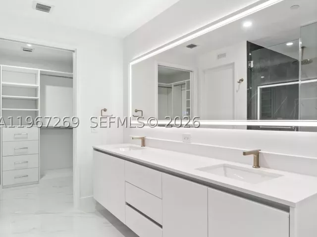 2-bedroom condo for sale in Miami - 700 NE 24th ST 1806 - MondialRealty