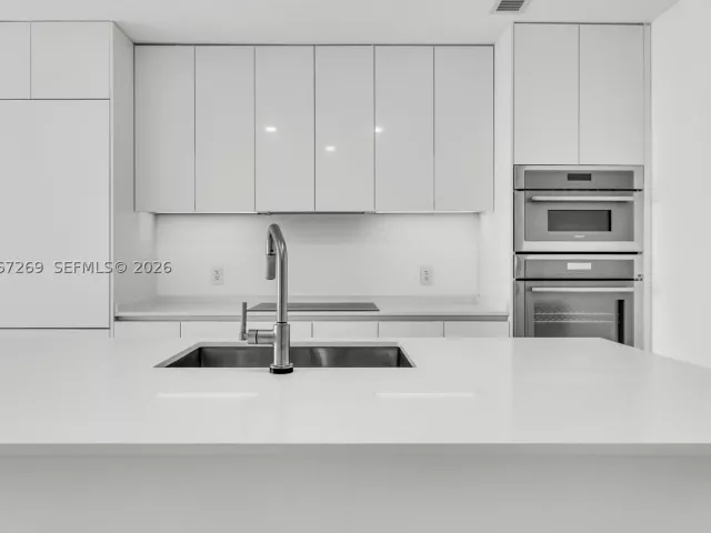 2-bedroom condo for sale in Miami - 700 NE 24th ST 1806 - MondialRealty