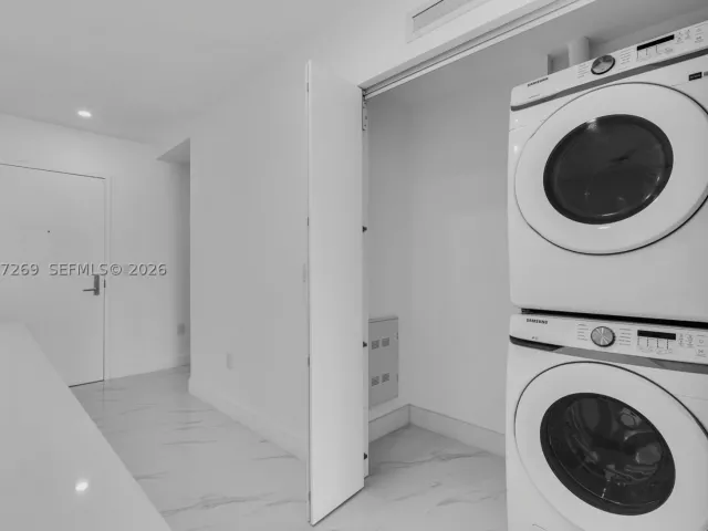 2-bedroom condo for sale in Miami - 700 NE 24th ST 1806 - MondialRealty
