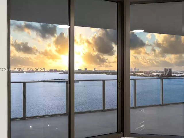2-bedroom condo for sale in Miami - 700 NE 24th ST 1806 - MondialRealty
