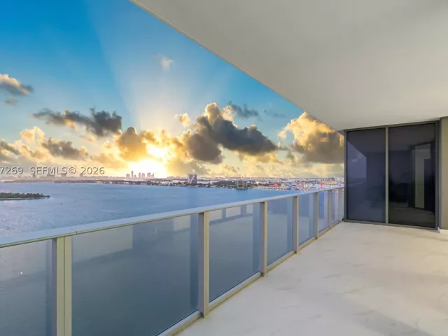 2-bedroom condo for sale in Miami - 700 NE 24th ST 1806 - MondialRealty