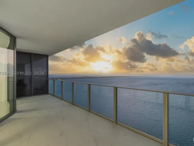 2-bedroom condo for sale in Miami - 700 NE 24th ST 1806 - MondialRealty
