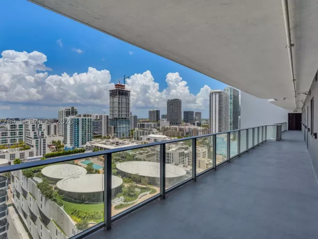 2-bedroom condo for sale in Miami - 700 NE 24th ST 1806 - MondialRealty