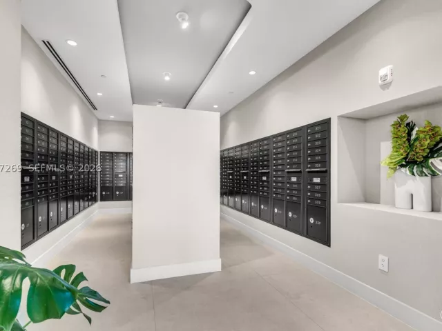 2-bedroom condo for sale in Miami - 700 NE 24th ST 1806 - MondialRealty