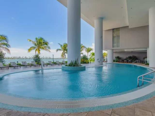 2-bedroom condo for sale in Miami - 700 NE 24th ST 1806 - MondialRealty