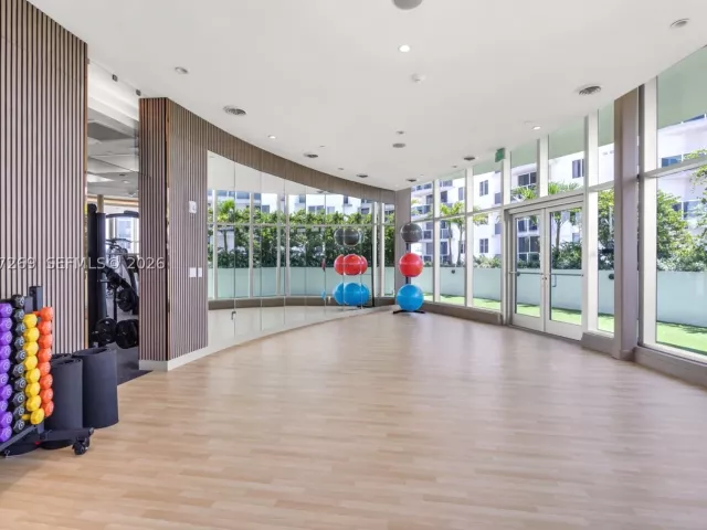 2-bedroom condo for sale in Miami - 700 NE 24th ST 1806 - MondialRealty