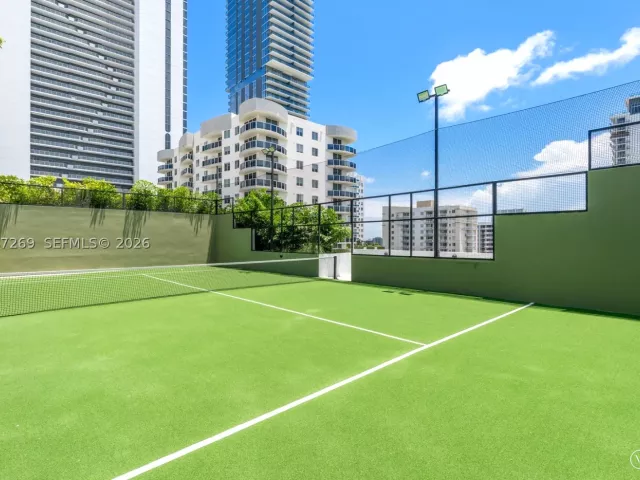 2-bedroom condo for sale in Miami - 700 NE 24th ST 1806 - MondialRealty