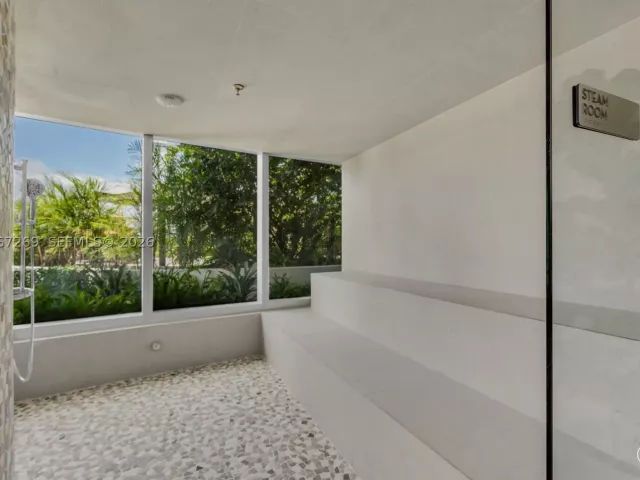 2-bedroom condo for sale in Miami - 700 NE 24th ST 1806 - MondialRealty
