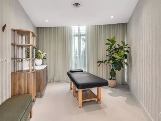 2-bedroom condo for sale in Miami - 700 NE 24th ST 1806 - MondialRealty