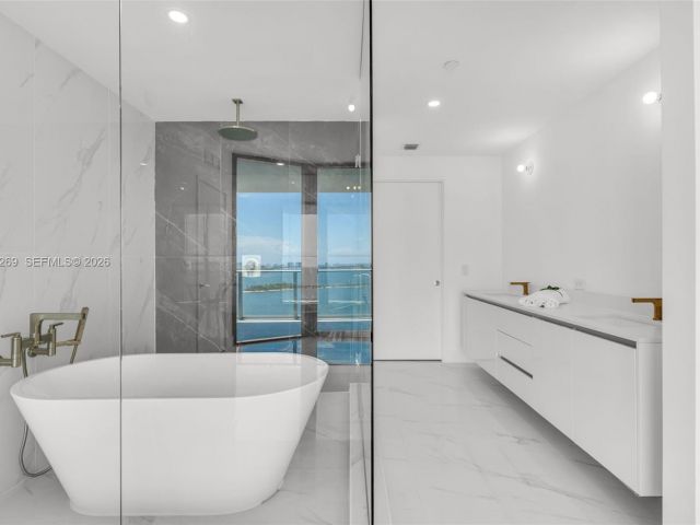 Apartment for sale  Unit #1806 - photo 7444597