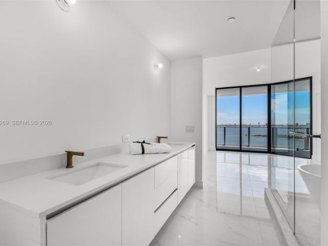 Apartment for sale  Unit #1806 - photo 7444600