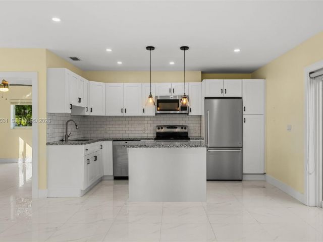 Home for rent at 6851 SW 48th Ter - photo 7442758