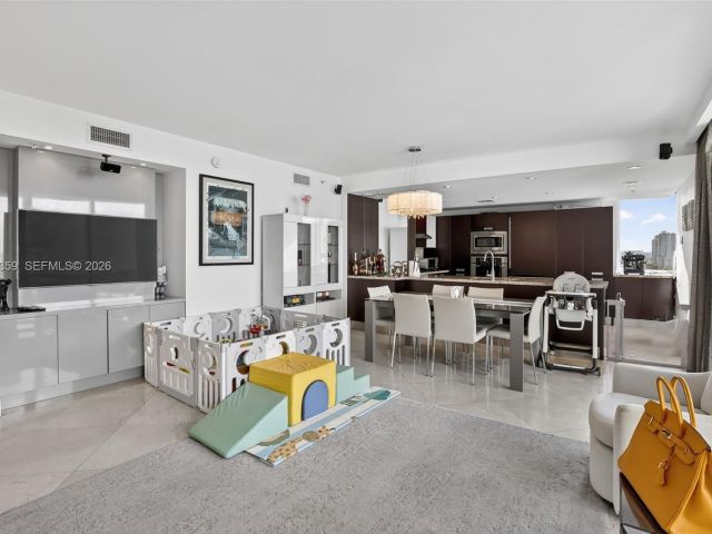 Apartment for sale  Unit #1012 - photo 7505374