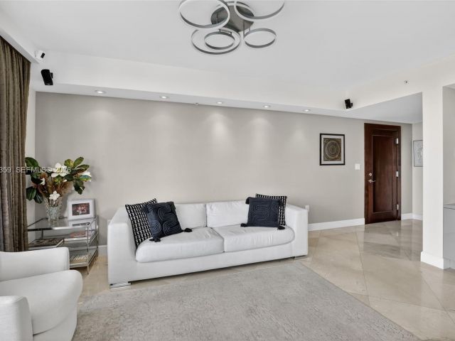 Apartment for sale  Unit #1012 - photo 7505375