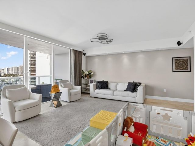 Apartment for sale  Unit #1012 - photo 7505376