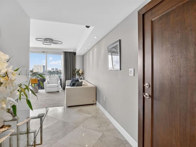 Apartment for sale  Unit #1012 - photo 7505379