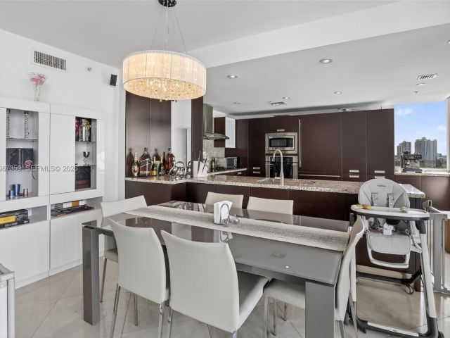 Apartment for sale  Unit #1012 - photo 7505381