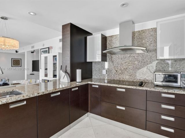 Apartment for sale  Unit #1012 - photo 7505383