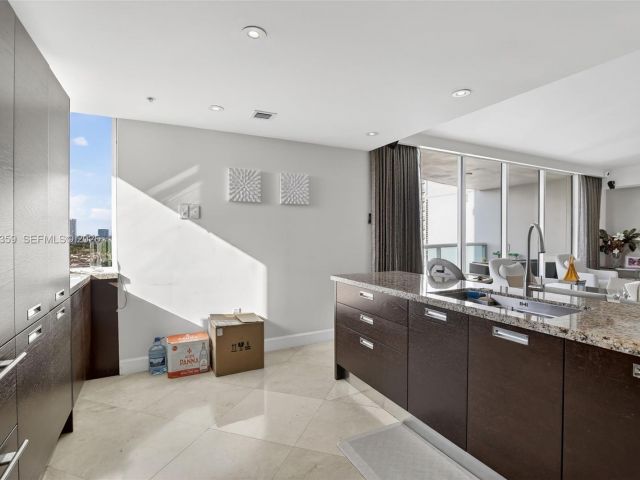 Apartment for sale  Unit #1012 - photo 7505384