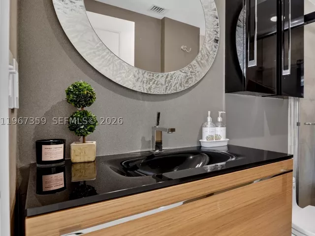 3-bedroom condo for sale in Aventura - 19400 Turnberry Way 1012 - MondialRealty