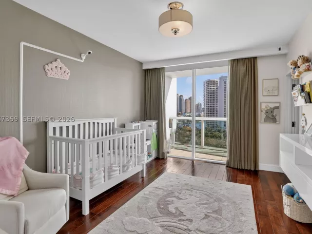 3-bedroom condo for sale in Aventura - 19400 Turnberry Way 1012 - MondialRealty