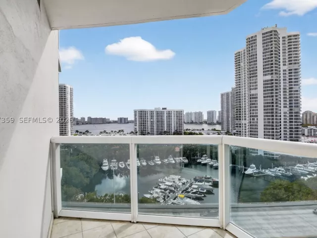 3-bedroom condo for sale in Aventura - 19400 Turnberry Way 1012 - MondialRealty