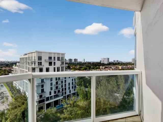 3-bedroom condo for sale in Aventura - 19400 Turnberry Way 1012 - MondialRealty