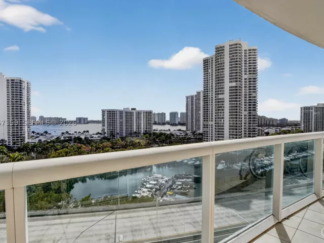 3-bedroom condo for sale in Aventura - 19400 Turnberry Way 1012 - MondialRealty