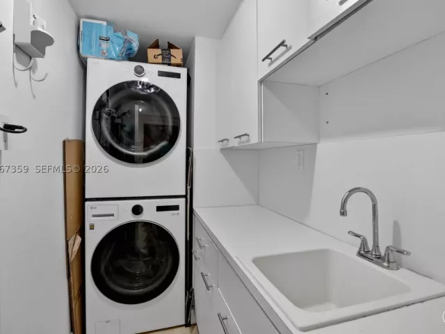 3-bedroom condo for sale in Aventura - 19400 Turnberry Way 1012 - MondialRealty
