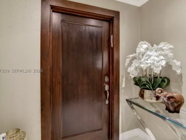 3-bedroom condo for sale in Aventura - 19400 Turnberry Way 1012 - MondialRealty