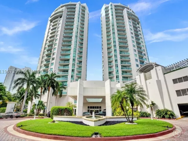 3-bedroom condo for sale in Aventura - 19400 Turnberry Way 1012 - MondialRealty