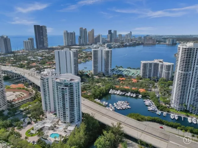 3-bedroom condo for sale in Aventura - 19400 Turnberry Way 1012 - MondialRealty