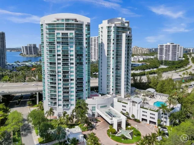 3-bedroom condo for sale in Aventura - 19400 Turnberry Way 1012 - MondialRealty