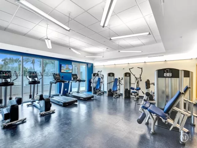 3-bedroom condo for sale in Aventura - 19400 Turnberry Way 1012 - MondialRealty