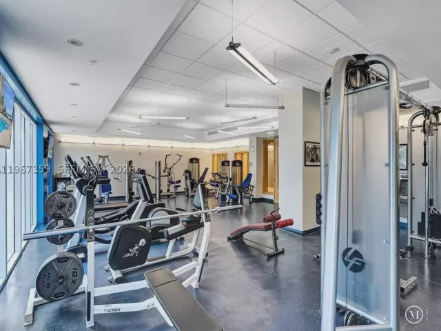 3-bedroom condo for sale in Aventura - 19400 Turnberry Way 1012 - MondialRealty