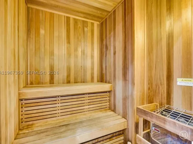 3-bedroom condo for sale in Aventura - 19400 Turnberry Way 1012 - MondialRealty