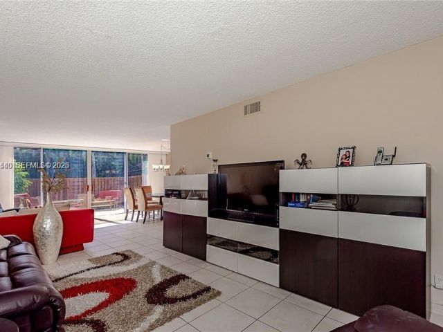 Home for rent at 2304 NE 7th St 27 - photo 7462183