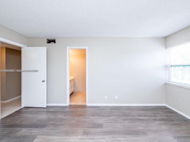 Home for rent at 2304 NE 7th St 27 - photo 7462184