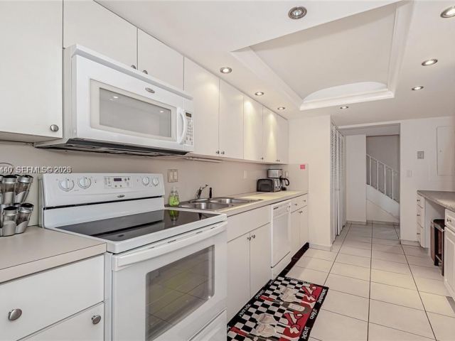 Home for rent at 2304 NE 7th St 27 - photo 7462185