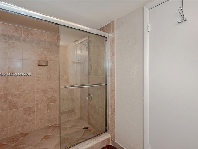 Home for rent at 2304 NE 7th St 27 - photo 7462186