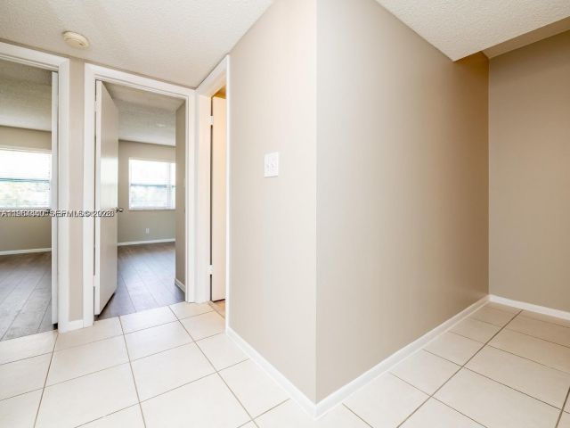 Home for rent at 2304 NE 7th St 27 - photo 7462187