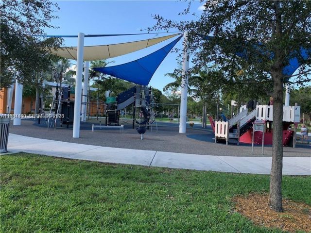 Home for rent at 2304 NE 7th St 27 - photo 7462189