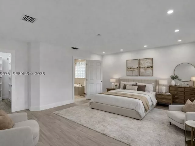 5-bedroom home for sale in Miami - 19710 NE 23rd Ave - MondialRealty
