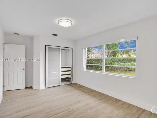 5-bedroom home for sale in Miami - 19710 NE 23rd Ave - MondialRealty