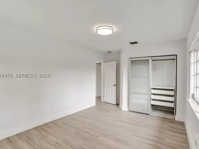 5-bedroom home for sale in Miami - 19710 NE 23rd Ave - MondialRealty
