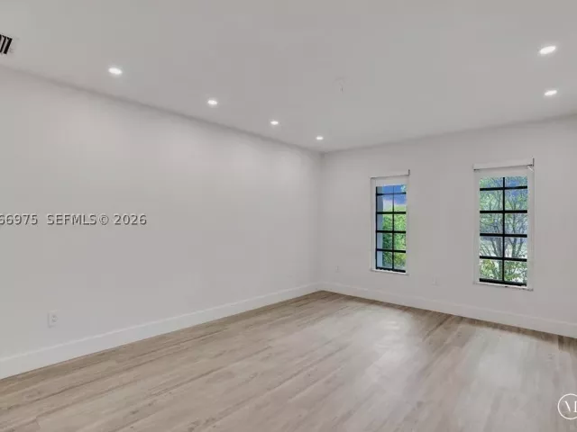 5-bedroom home for sale in Miami - 19710 NE 23rd Ave - MondialRealty