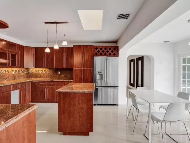 5-bedroom home for sale in Miami - 19710 NE 23rd Ave - MondialRealty