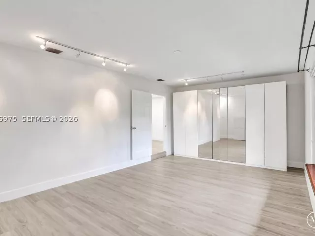 5-bedroom home for sale in Miami - 19710 NE 23rd Ave - MondialRealty
